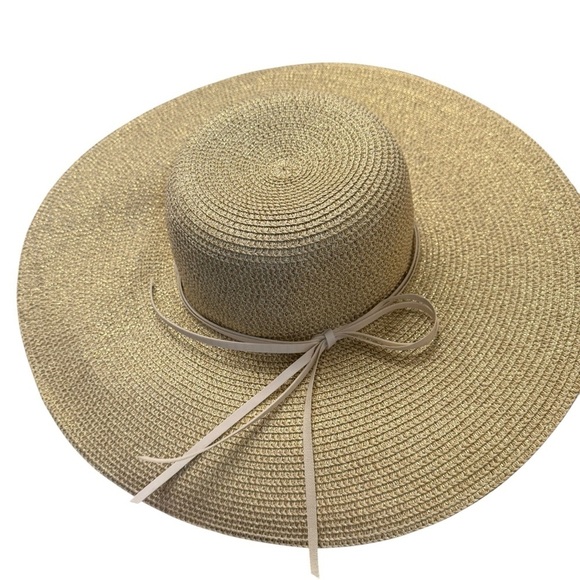 Elegant Tan Wide-Brimmed Sun Hat with Golden Hints - Picture 2 of 10